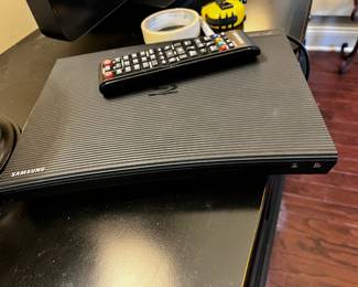 #40 Samsung Blu-Ray DVD Player w/remote $25.00