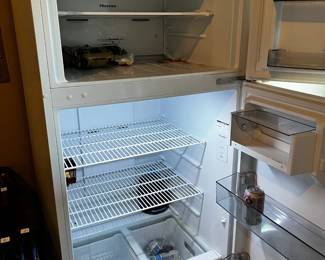 #122 Hisence Refrigerators (no ice maker) w/metal racks - 20cu - You Move - Working and Clean $120.00