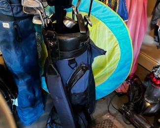 #138 Set of Golf Clubs Mixed Set w/bag $40.00