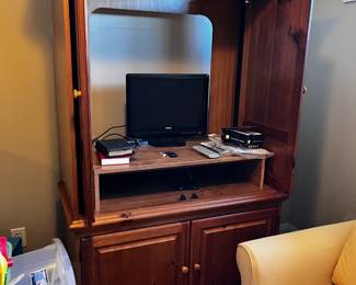 #79 Wood Look laminate Entr. Center w/slide-back doors & 2 doors - 45x24x76 - You Move Downstairs $45.00