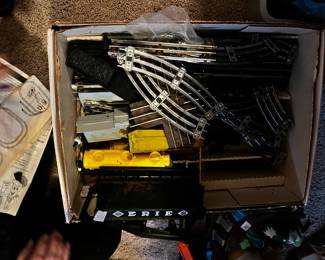 #173 Lionel Union Pacific Tracks w/6 cars & controller $100.00