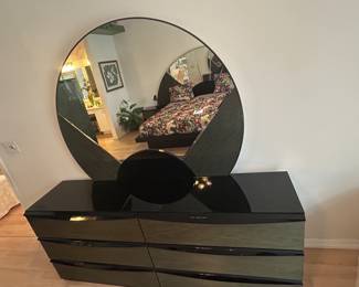 6 Drawer dresser with removable mirror.