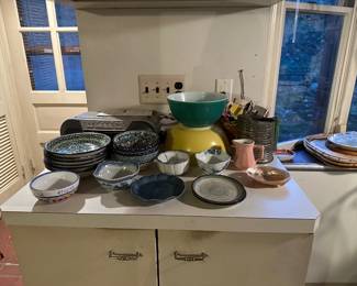 Pyrex Mixing Bowls, Assorted Dishes