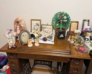 Love Is Figurines, Antique Sewing Machine