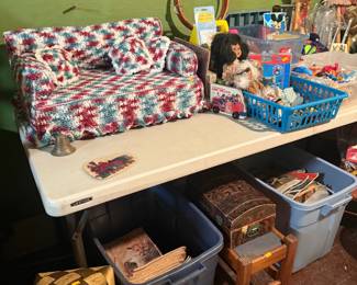 Someone please get this little couch for your cat or small dog.