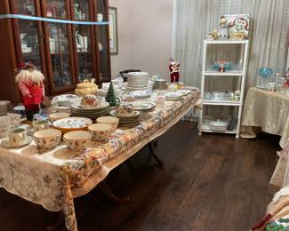 So much more that you can't see on these photos. Full garage of lots more. Tons of Christmas decorations and flowers.