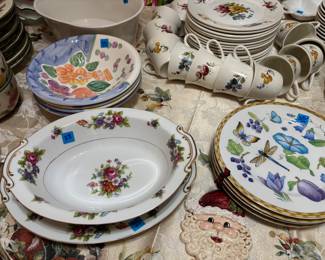 Vintage china sets and various pieces.