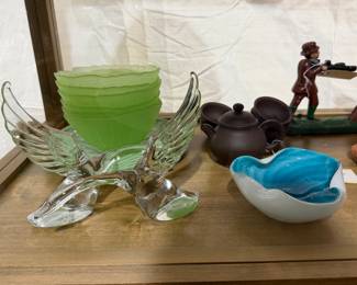 Beautiful vintage dishwater and collectables 