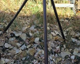 VTG Tripod pipe vise