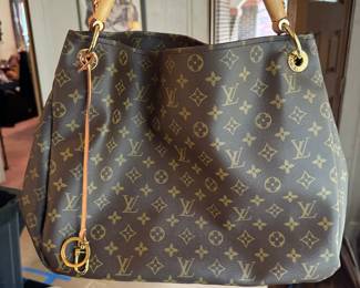 LOUIS VUITTON ARTSY MM