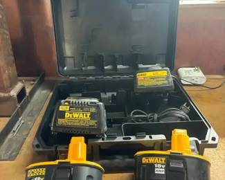 MI163Dewalt Double Battery 18v charger Set