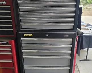 MI106VStanley toolbox with tools