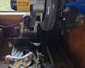 MI139Dewalt chop saw