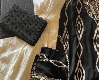 MI216Calvin Klein Jumper, Pants And Black Clutch