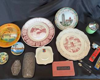 MI198Around The World Vintage Plates Souvenirs