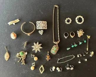 MI175Lots Of Jewelry