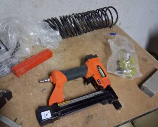 Pneumatic nail gun