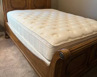 Bedroom Suite: Queen Bedframe, Dresser and 2 Nightstands. Mattress/BS, Table Lamps pr