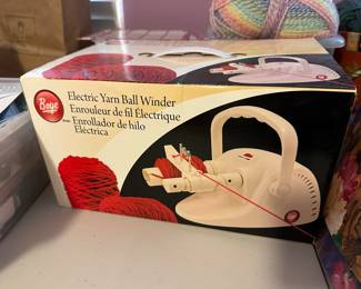 Boye by Simplicity electric yarn ball winder