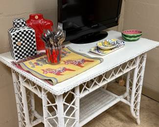Tv. Wicker table 