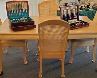 Dining Table with removable Leaf