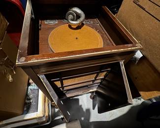 Paramount victrola