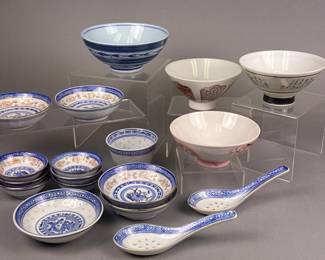 Chinese Famille Rose 'Mun Shou' 