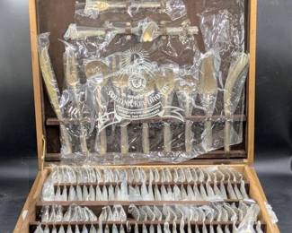 FLATWARE SET