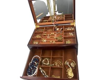 Big Lot Vintage Costume Jewelry Gold Tone Necklaces Earrings Beads Brooch Pins