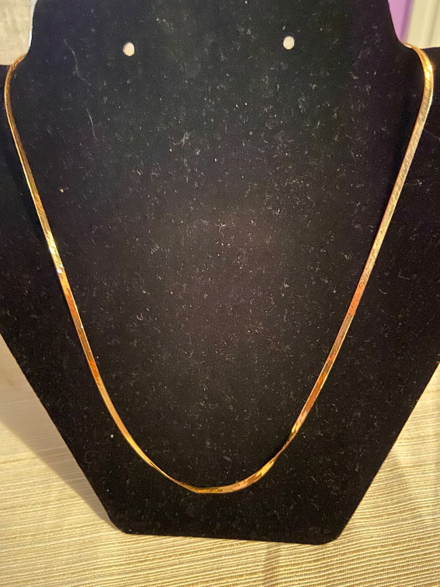 18 Kt gold herringbone necklace