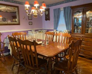 Kincaid solid wood furniture Dining Table & 8 chairs and lighted China Cabinet with glass shelves