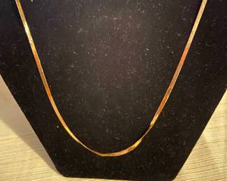 18 Kt gold herringbone necklace