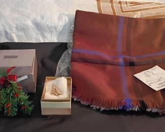 Evergreen Shawl with Pins