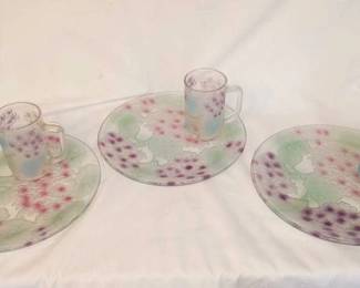 Luncheon Plates and Mugs