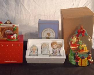Holiday Snowglobe Lot