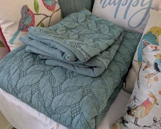 Pretty bedspread with matching pillowcases