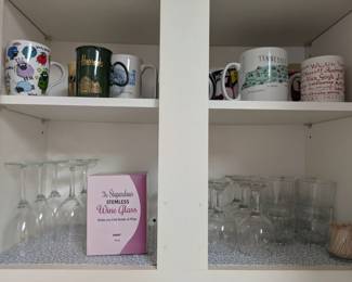 Mugs & assorted glassware