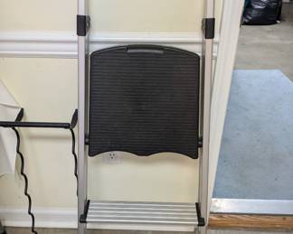 2-step ladder step stool