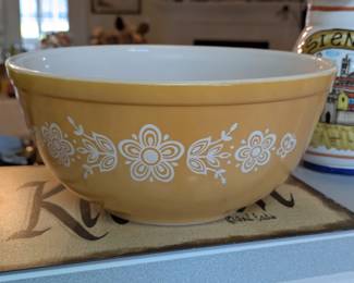 Vintage Pyrex Butterfly Gold mixing bowl