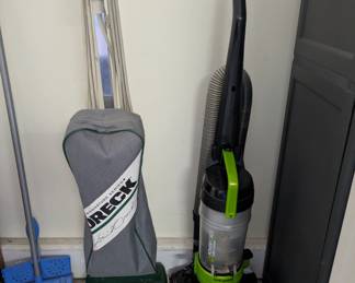 Upright vacuum cleaners