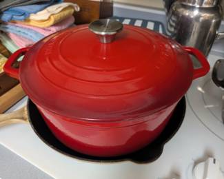 Crofton enamel dutch oven