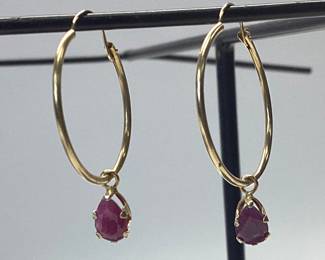 14K RUBY EARRINGS AND PENDANT LOT 3.24 GRAMS TOTAL WEIGHT. 14K RUBY DANGLE EARRINGS WITH 2 40-PT. TEARDROP RUBIES. RUBY HALOS WITH RUBY SOLITAIRES AND HEART PENDANT WITH RUBIES AND DIAMONDS
