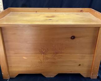 PINE WOOD BLANKET CHEST NO SHIPPING PICKUP ONLY