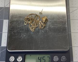 14K GOLD LOT 4.57 GRAMS CHAIN, EARRINGS CHAIN HAS SOME KINKS, SINGLE EARRINGS