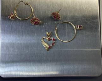 14K RUBY EARRINGS AND PENDANT LOT 3.24 GRAMS TOTAL WEIGHT. 14K RUBY DANGLE EARRINGS WITH 2 40-PT. TEARDROP RUBIES. RUBY HALOS WITH RUBY SOLITAIRES AND HEART PENDANT WITH RUBIES AND DIAMONDS