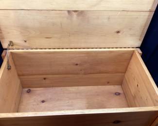 PINE WOOD BLANKET CHEST NO SHIPPING PICKUP ONLY