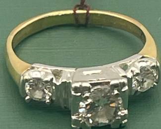 10 kt yellow gold & platinum ring featuring 0.75 carats of diamonds - size 5 ½