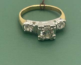 10 kt yellow gold & platinum ring featuring 0.75 carats of diamonds - size 5 ½