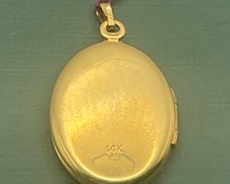 14 kt yellow gold locket