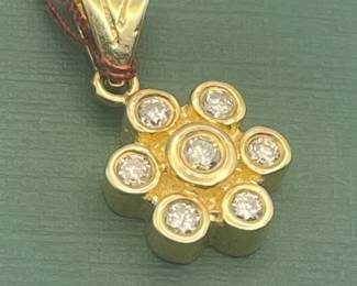 14 kt yellow gold pendant featuring approximately 0.5 carats of diamonds